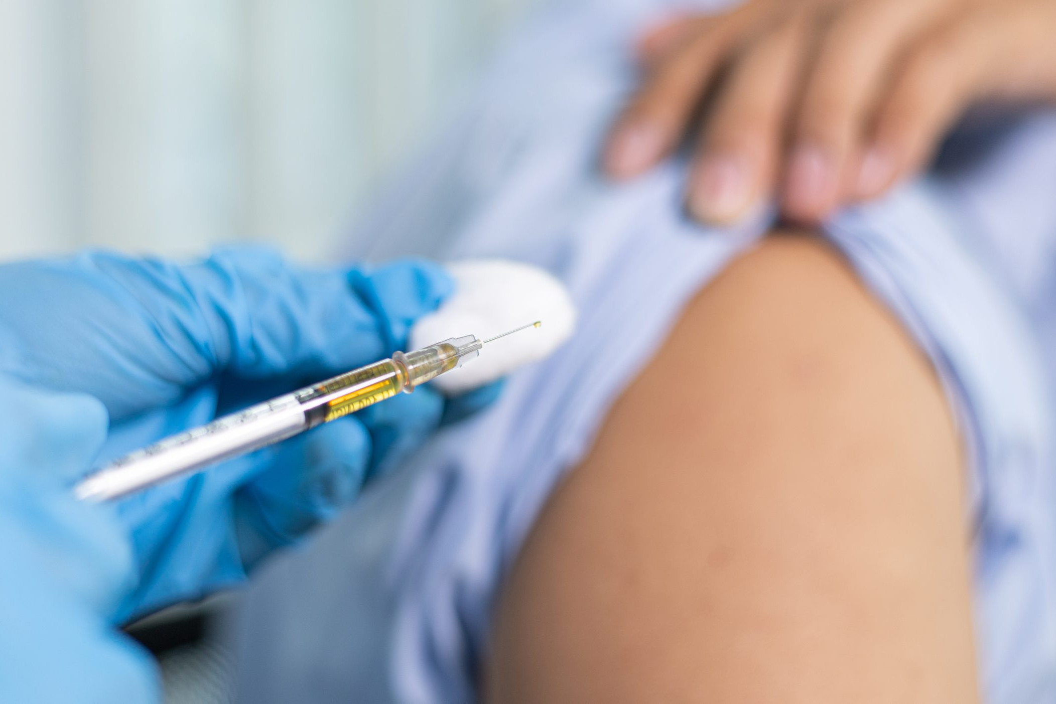 Can You Drive After a Steroid Injection? 2 clinician preparing steroid injection in shoulder